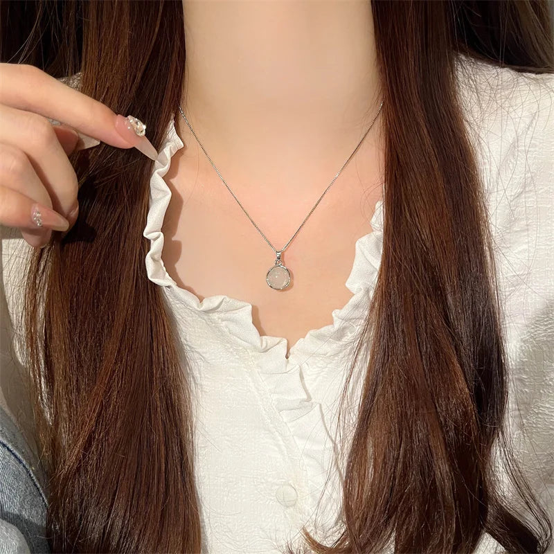 Yerik Fashion Silver Color White Round Moonstone Pendant Necklaces for Women Luxury Temperament Clavicle Chain Necklace Jewelry