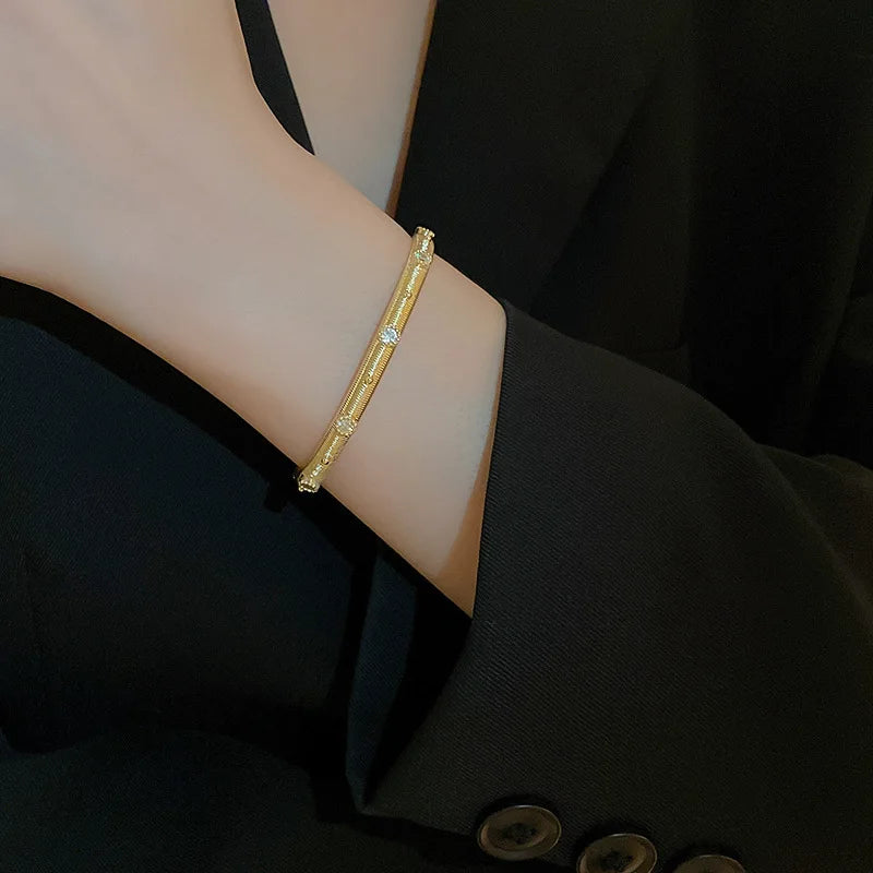 Zircon Retro Bracelet for Women Europe and The United States Light Luxury Temperament Bracelets Fashion New Accessories Gifts