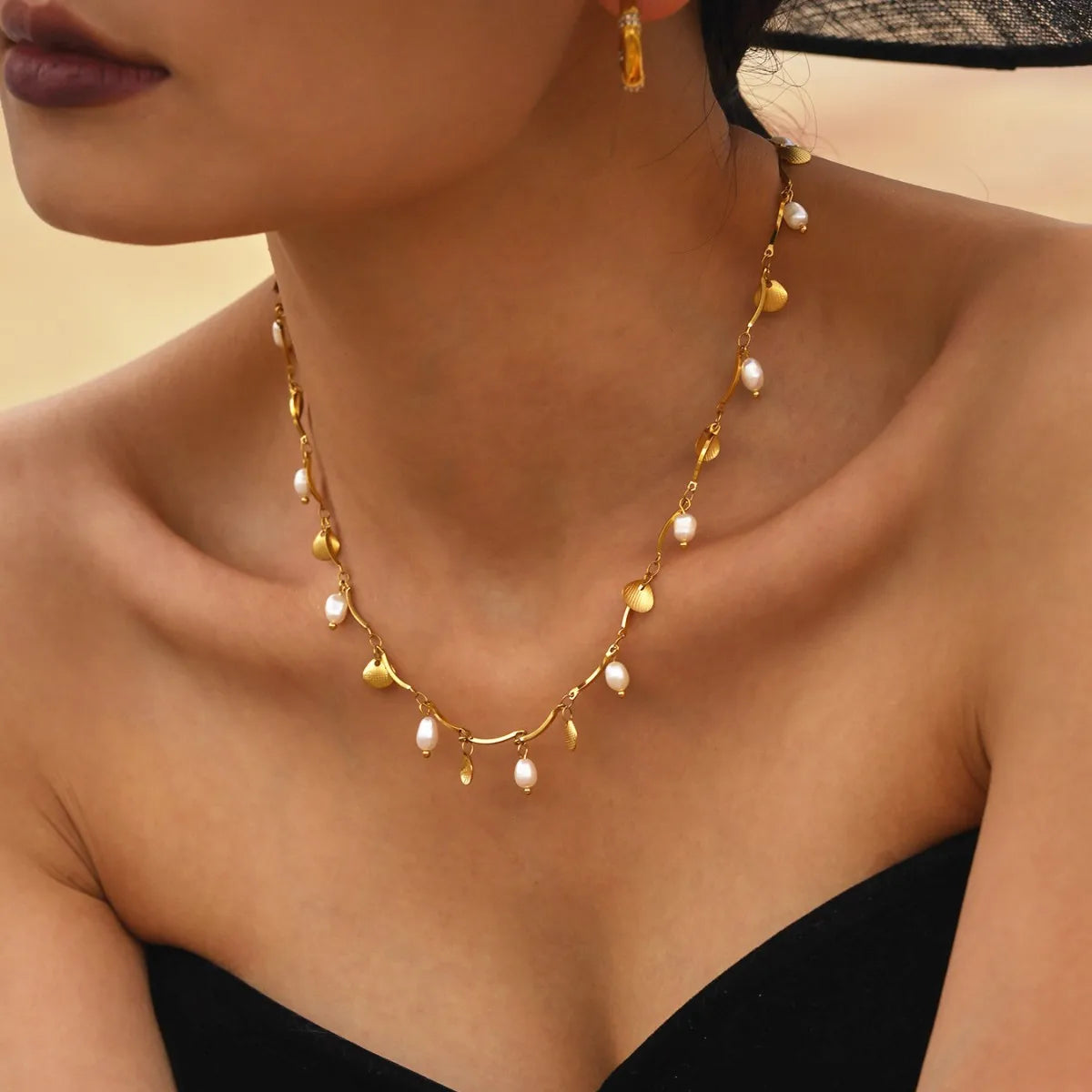 2025 New Necklace For Women Light Luxury Pearl Shell Design Clavicle Chain Beach Neck Decoration Chain Jewelry Neck Accessories