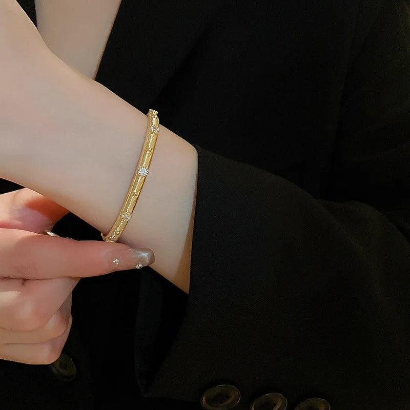 Zircon Retro Bracelet for Women Europe and The United States Light Luxury Temperament Bracelets Fashion New Accessories Gifts