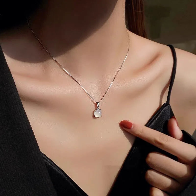 Yerik Fashion Silver Color White Round Moonstone Pendant Necklaces for Women Luxury Temperament Clavicle Chain Necklace Jewelry