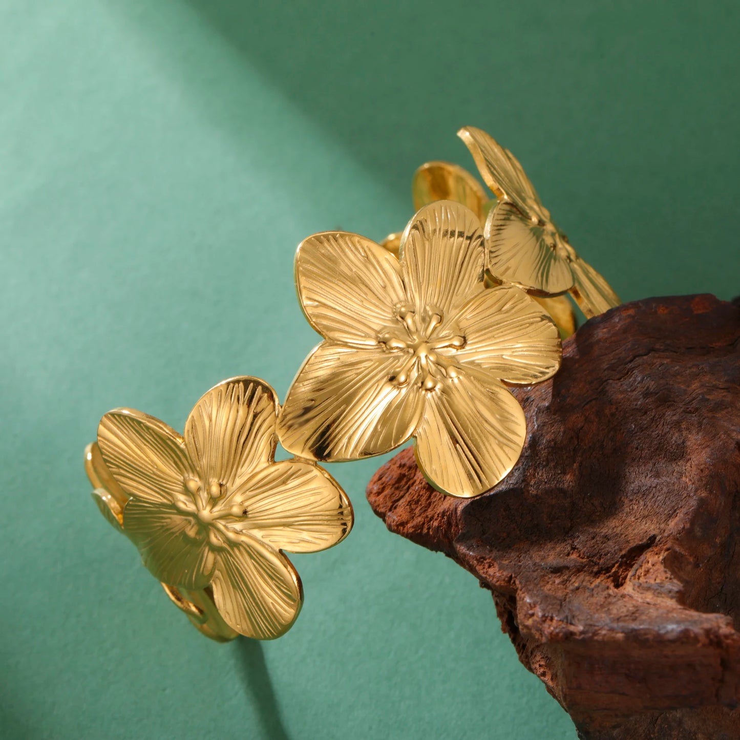 Teamer Fashion Big Flowers Cuff Bracelet for Women Stainless Steel Gold Color Bangle Bohemian Jewelry Wedding Gift