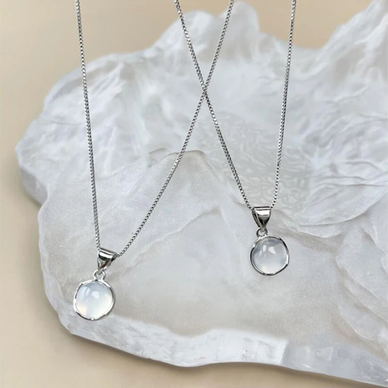 Yerik Fashion Silver Color White Round Moonstone Pendant Necklaces for Women Luxury Temperament Clavicle Chain Necklace Jewelry