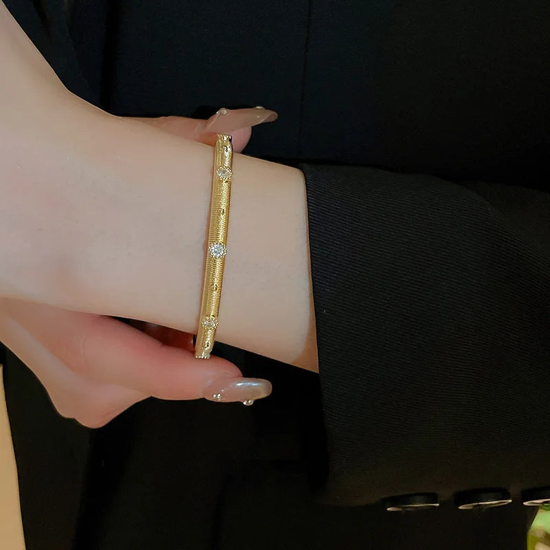 Zircon Retro Bracelet for Women Europe and The United States Light Luxury Temperament Bracelets Fashion New Accessories Gifts