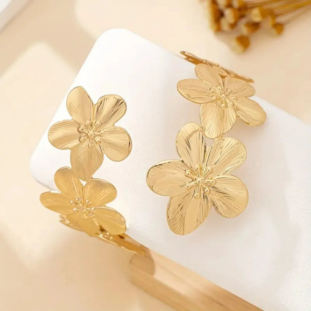 Bohemian Metal Starfish Open Arm Bracelet for Women String Leaf Wave Flower Ins Style Cuff Arm Bangle Beach Party Jewelry Gift