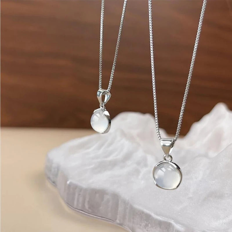 Yerik Fashion Silver Color White Round Moonstone Pendant Necklaces for Women Luxury Temperament Clavicle Chain Necklace Jewelry
