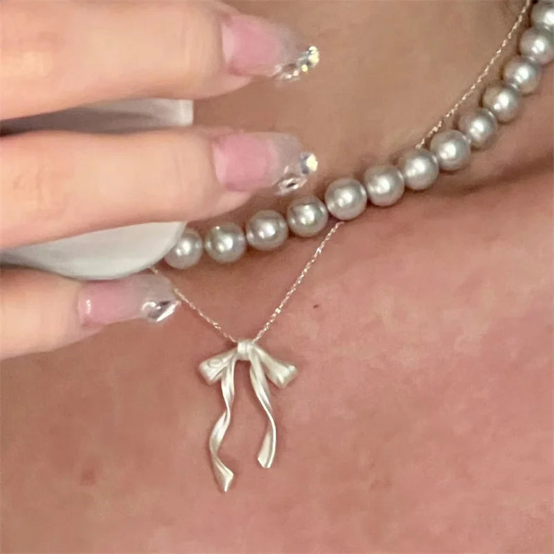 Fashionable Collarbone Chain with Delicate Bowknot Pendant Unique and Sophisticated Neckchain for Fashion Enthusiasts