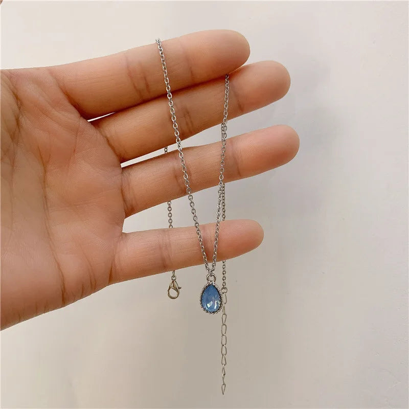 Yerik Fashion Silver Color White Round Moonstone Pendant Necklaces for Women Luxury Temperament Clavicle Chain Necklace Jewelry