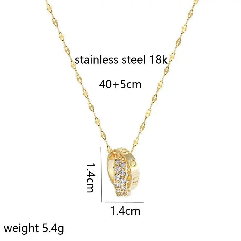 A double-loop interlocking necklace for women exudes a sense of high-end luxury and a simple Instagram collarbone chain