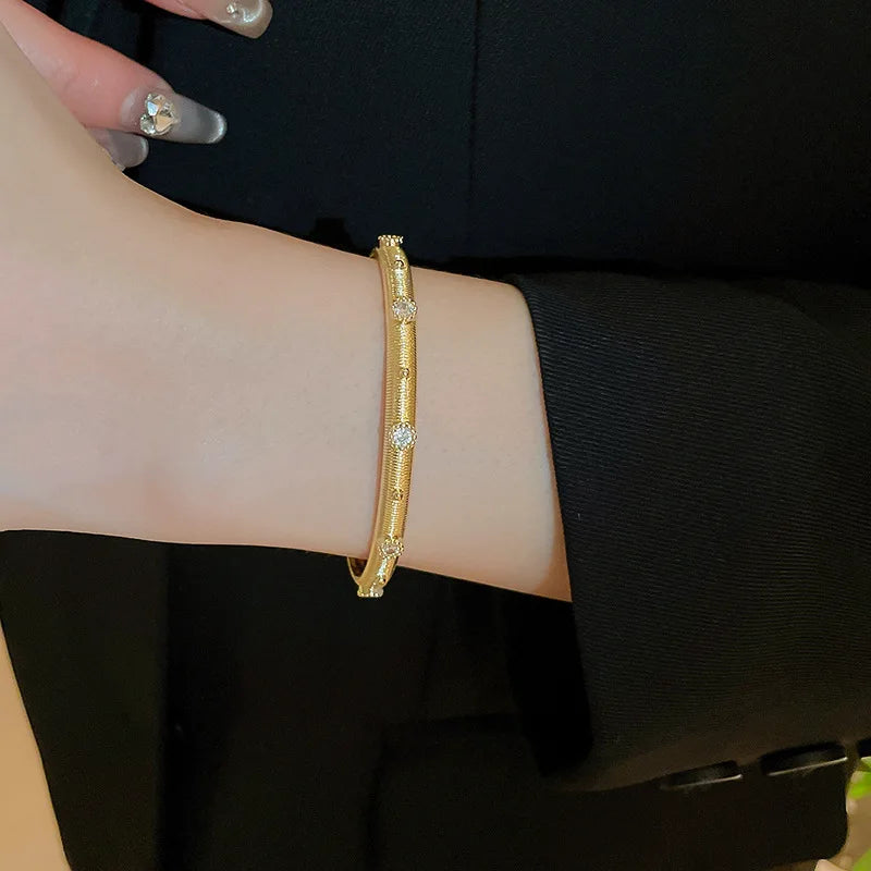 Zircon Retro Bracelet for Women Europe and The United States Light Luxury Temperament Bracelets Fashion New Accessories Gifts