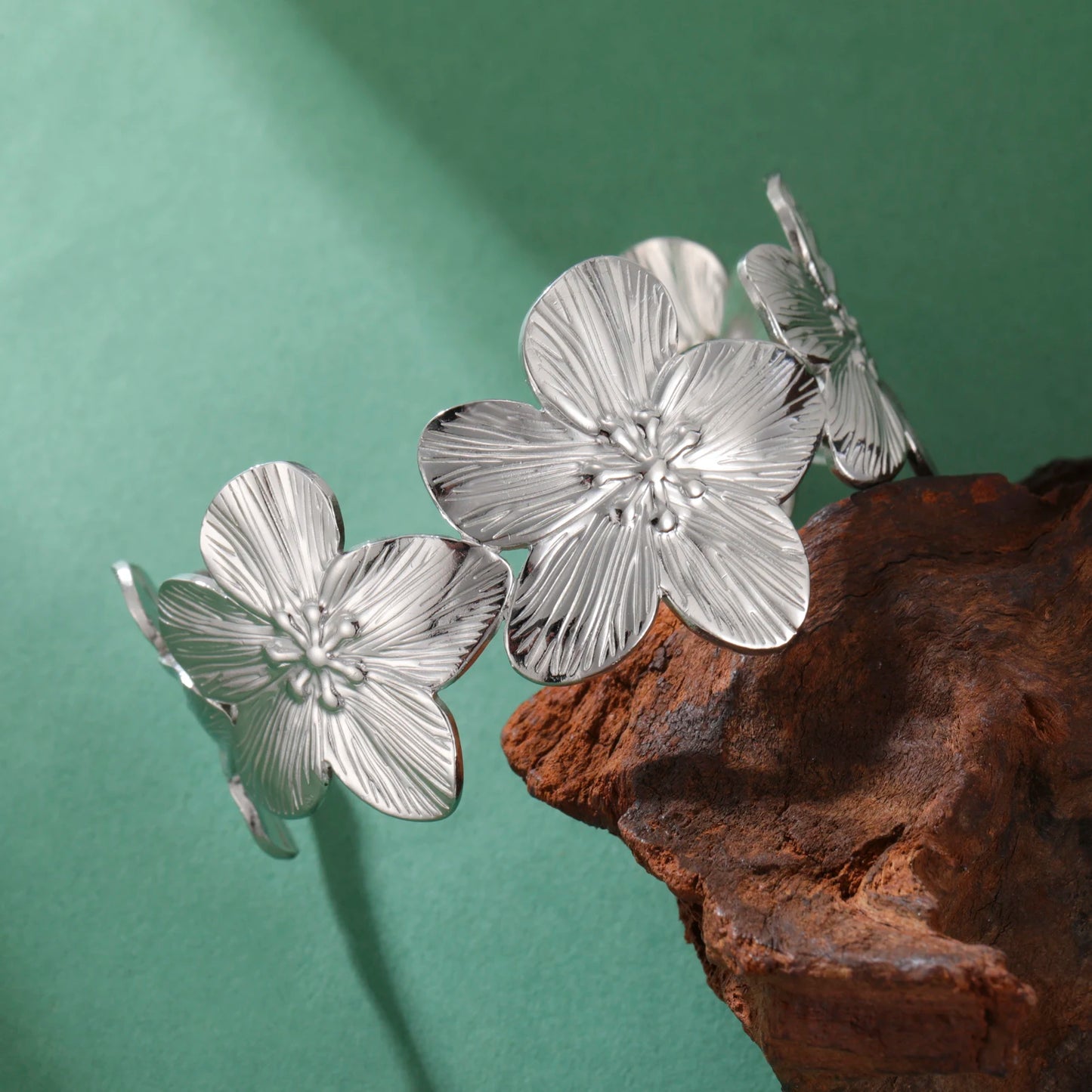 Teamer Fashion Big Flowers Cuff Bracelet for Women Stainless Steel Gold Color Bangle Bohemian Jewelry Wedding Gift