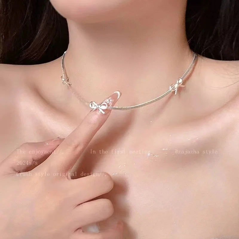Fashionable Collarbone Chain with Delicate Bowknot Pendant Unique and Sophisticated Neckchain for Fashion Enthusiasts