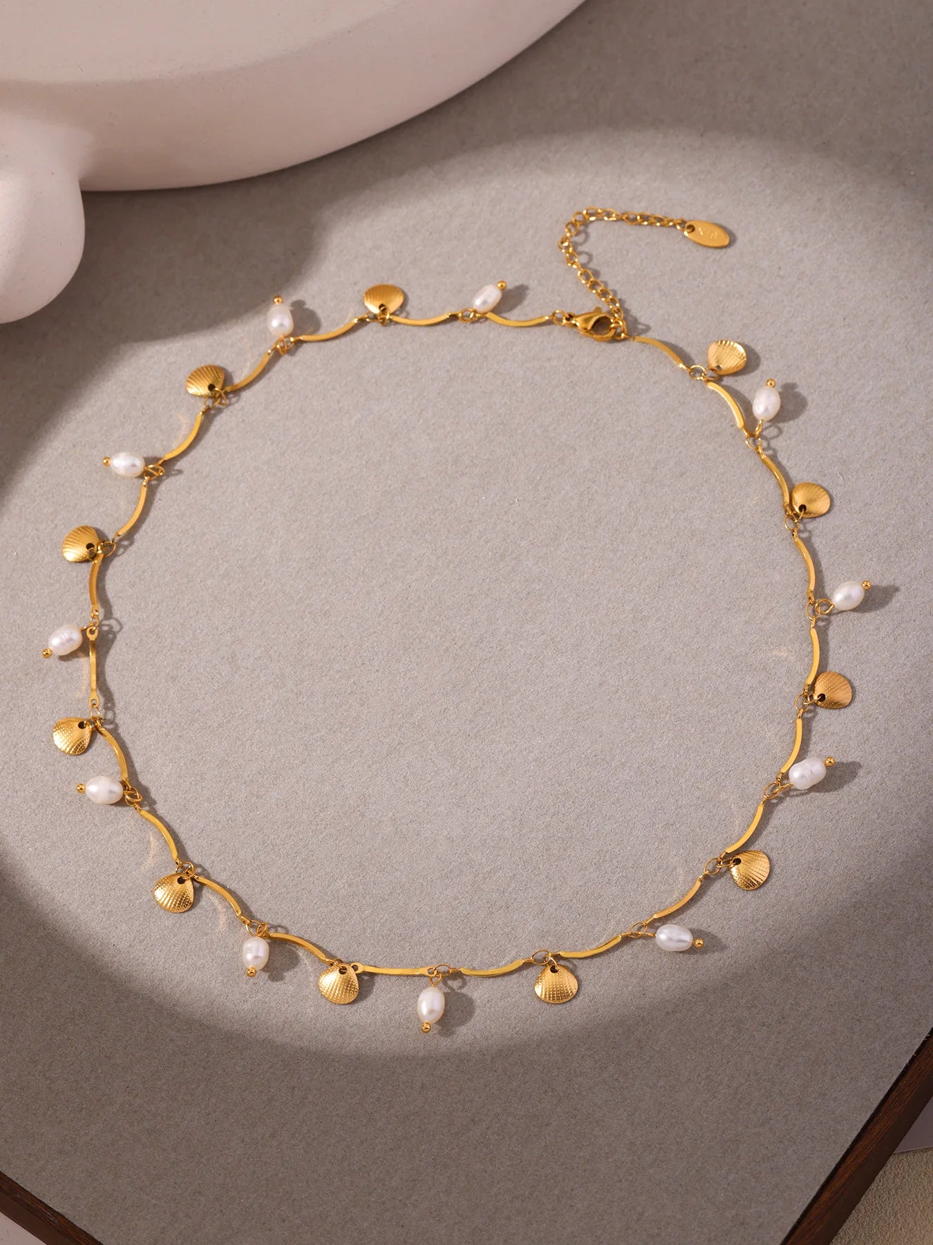 2025 New Necklace For Women Light Luxury Pearl Shell Design Clavicle Chain Beach Neck Decoration Chain Jewelry Neck Accessories