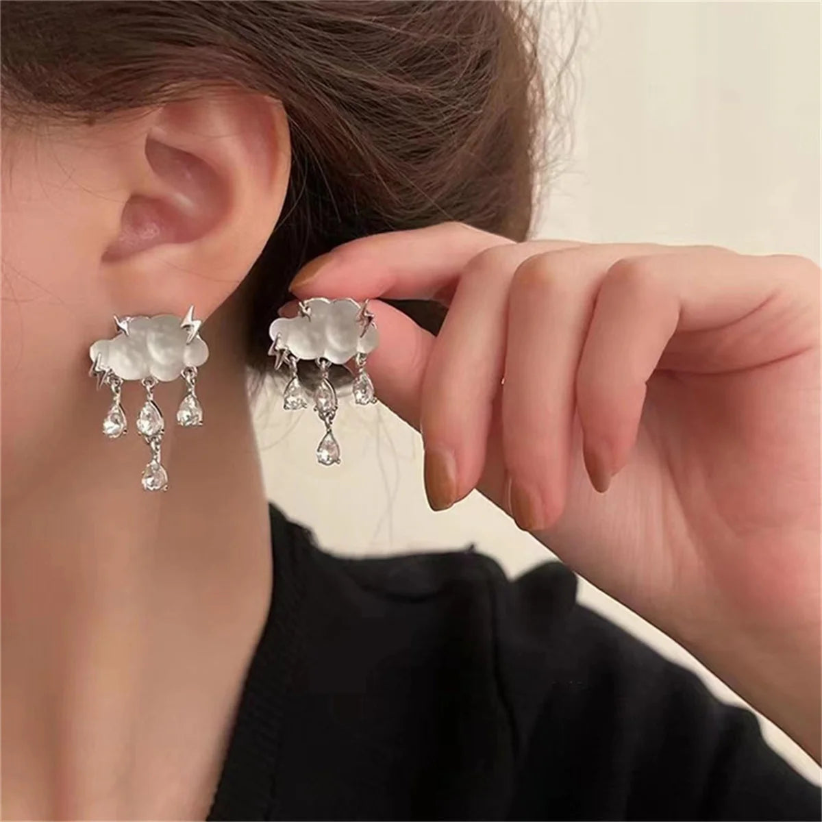 Korean Exquisite Planet Moon Butterfly Tassel Earrings for Women Sparkling Crystal Asymmetrical Drop Earrings Girl Party Jewelry