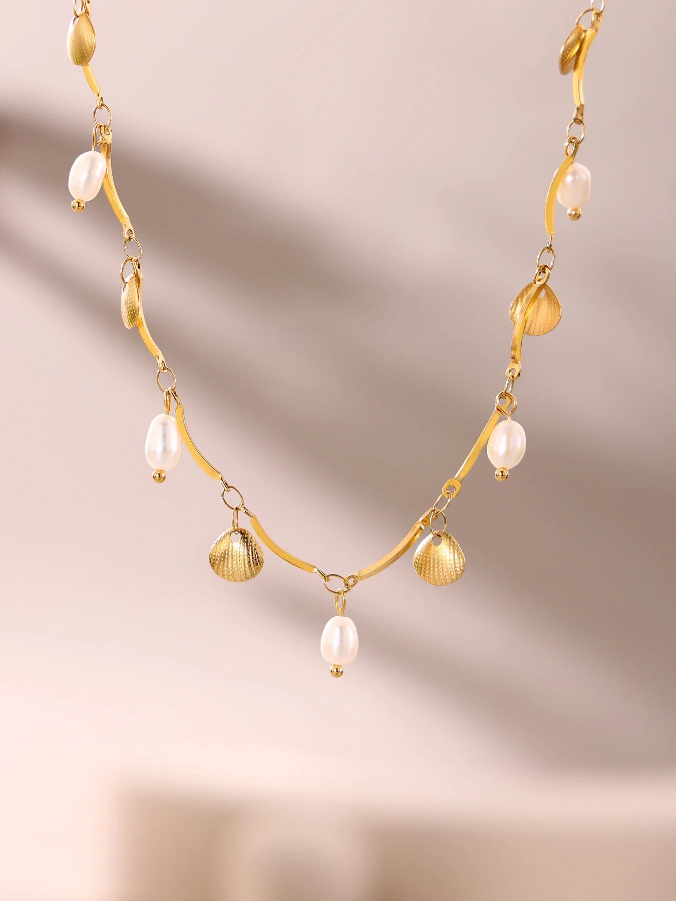 2025 New Necklace For Women Light Luxury Pearl Shell Design Clavicle Chain Beach Neck Decoration Chain Jewelry Neck Accessories