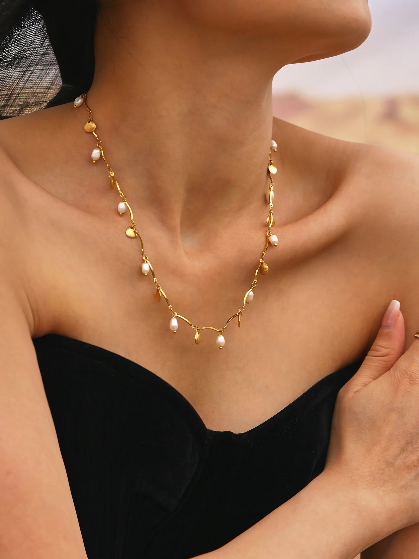 2025 New Necklace For Women Light Luxury Pearl Shell Design Clavicle Chain Beach Neck Decoration Chain Jewelry Neck Accessories