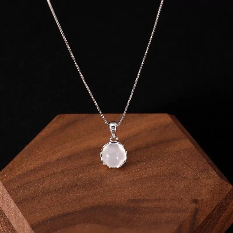 Yerik Fashion Silver Color White Round Moonstone Pendant Necklaces for Women Luxury Temperament Clavicle Chain Necklace Jewelry