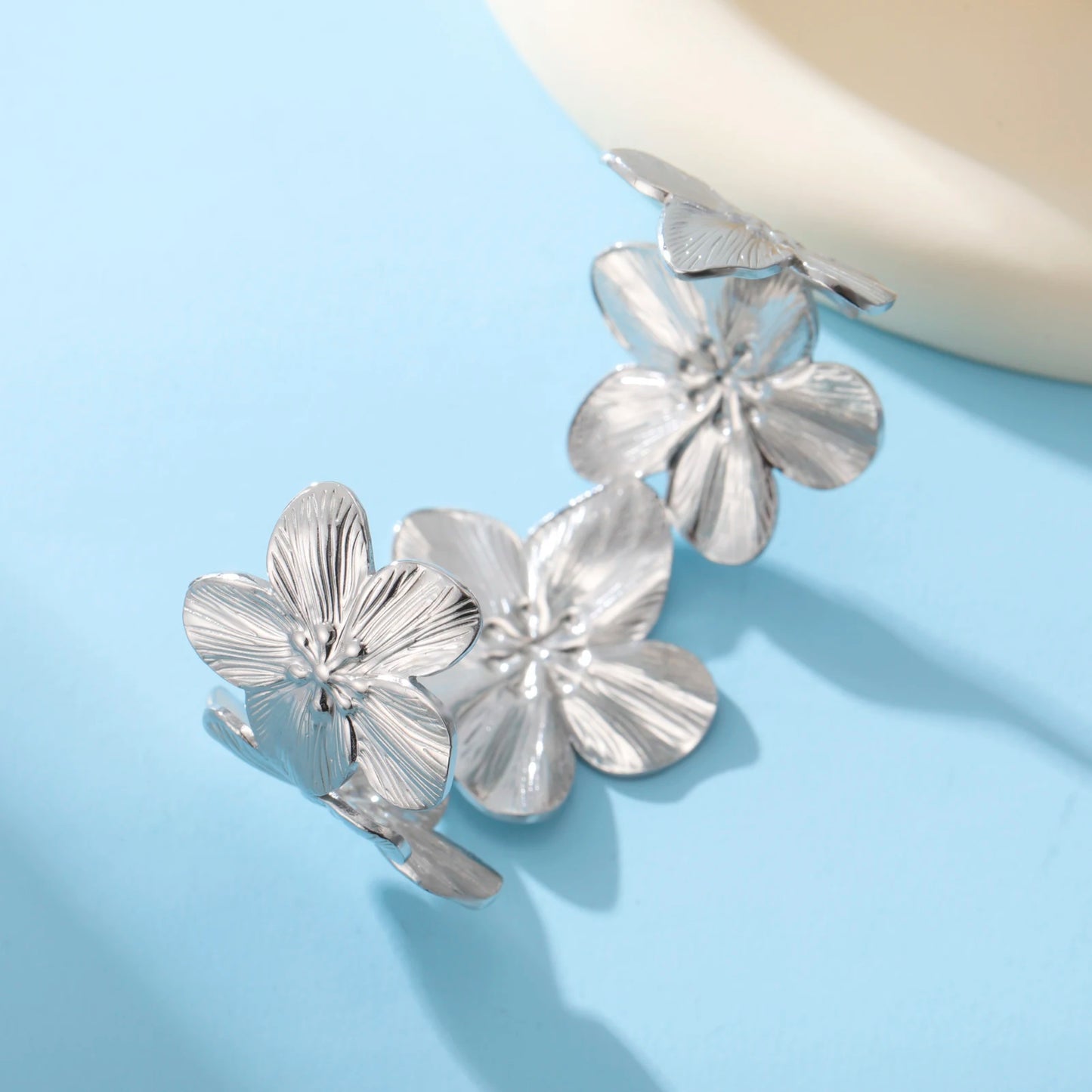 Teamer Fashion Big Flowers Cuff Bracelet for Women Stainless Steel Gold Color Bangle Bohemian Jewelry Wedding Gift