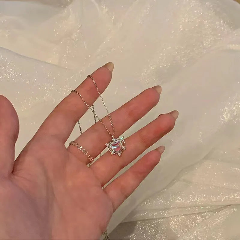 Yerik Fashion Silver Color White Round Moonstone Pendant Necklaces for Women Luxury Temperament Clavicle Chain Necklace Jewelry