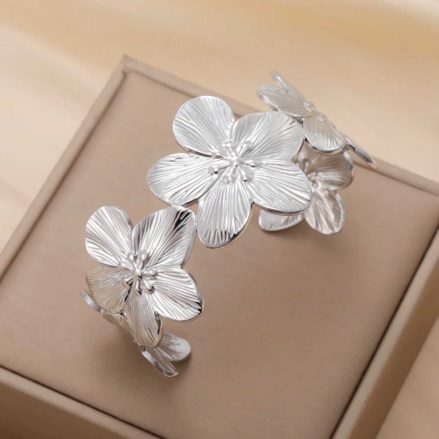 Teamer Fashion Big Flowers Cuff Bracelet for Women Stainless Steel Gold Color Bangle Bohemian Jewelry Wedding Gift