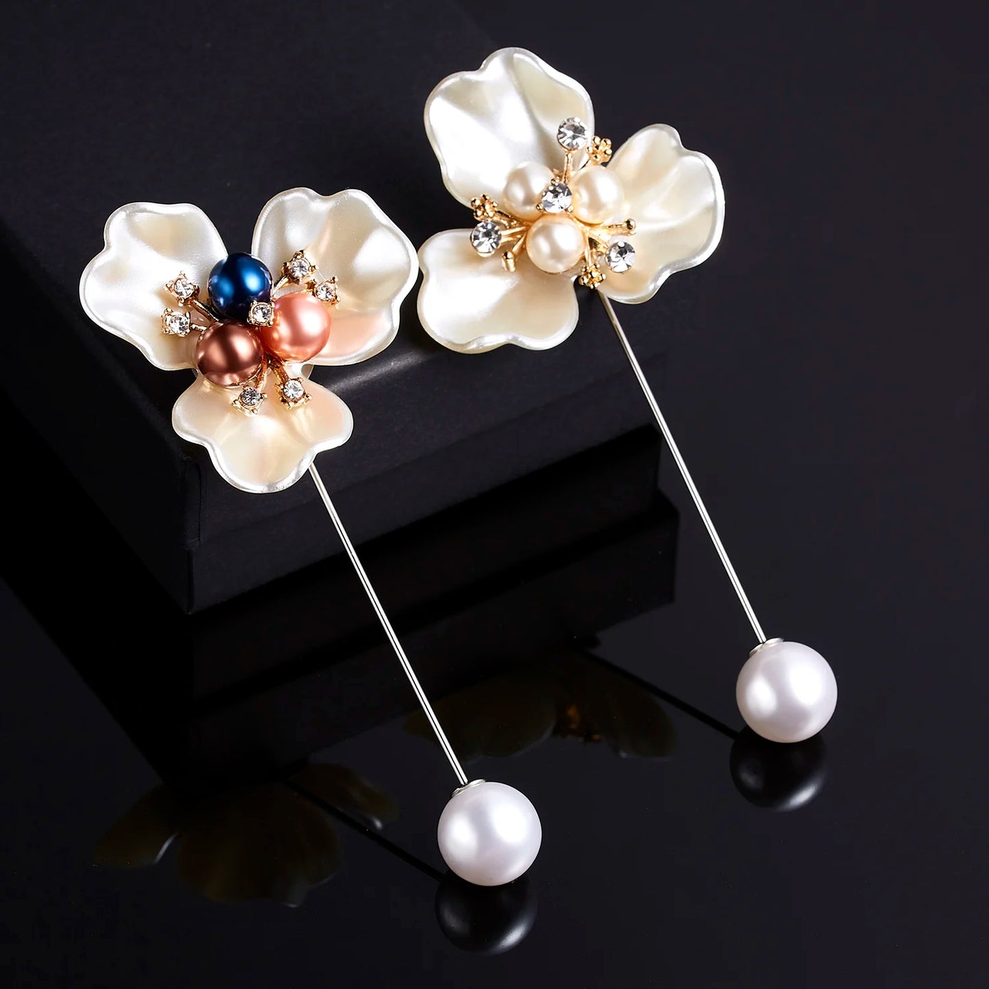 Rinhoo Imitation Pearl Shell Camellia Flower Brooch For Women White Floral Petal Bouquet Long Needle Shirt Collar Lapel Pin Gift