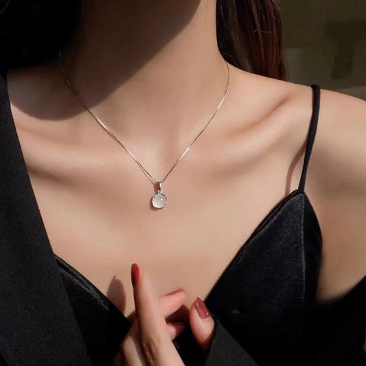Yerik Fashion Silver Color White Round Moonstone Pendant Necklaces for Women Luxury Temperament Clavicle Chain Necklace Jewelry