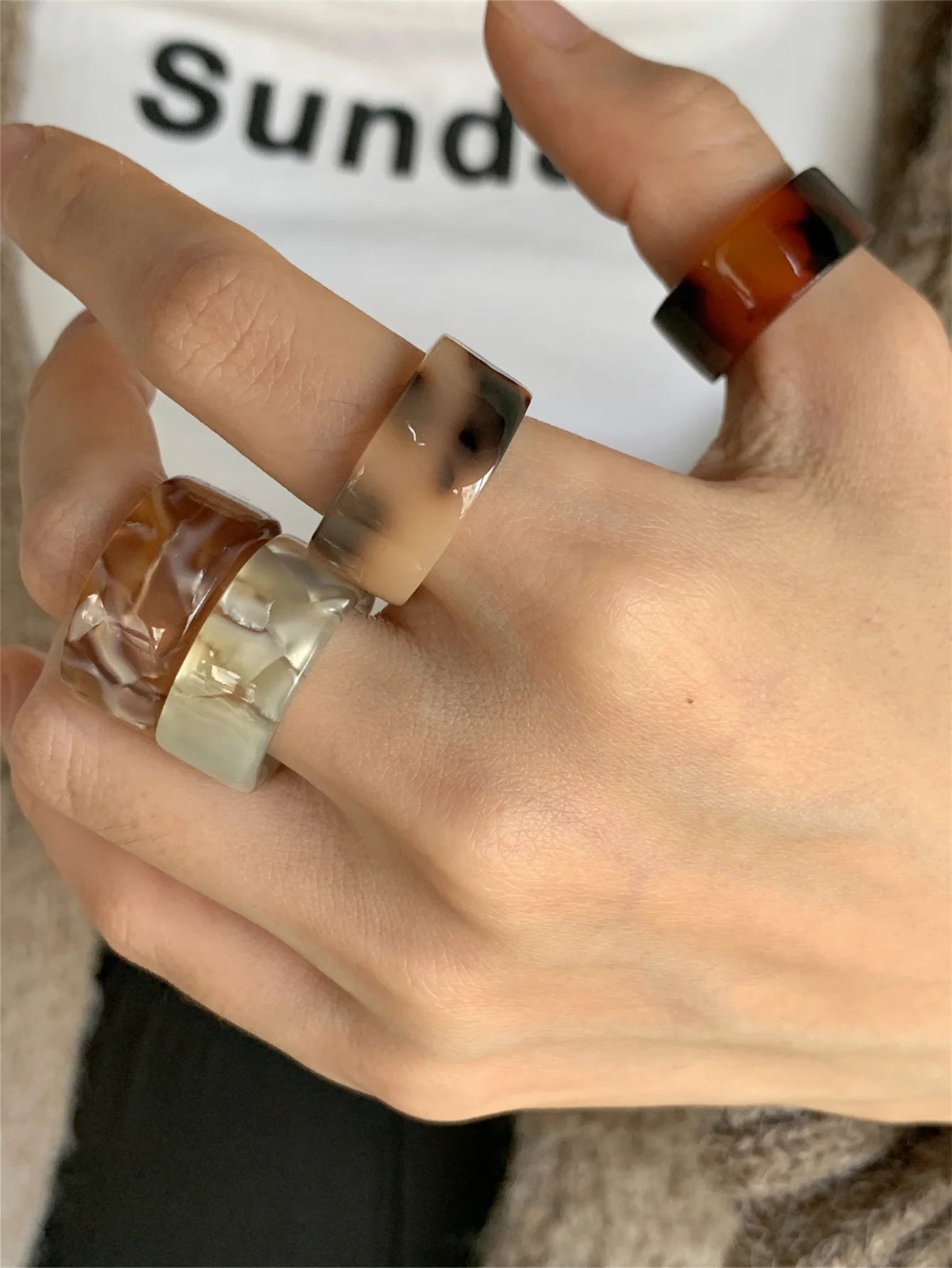 4-piece set of colorful resin rings with thick circles, fashionable and exquisite for women, personalized matching with irregula