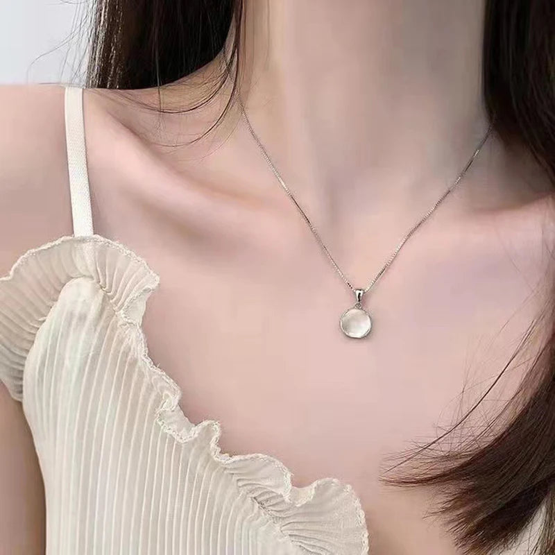 Yerik Fashion Silver Color White Round Moonstone Pendant Necklaces for Women Luxury Temperament Clavicle Chain Necklace Jewelry