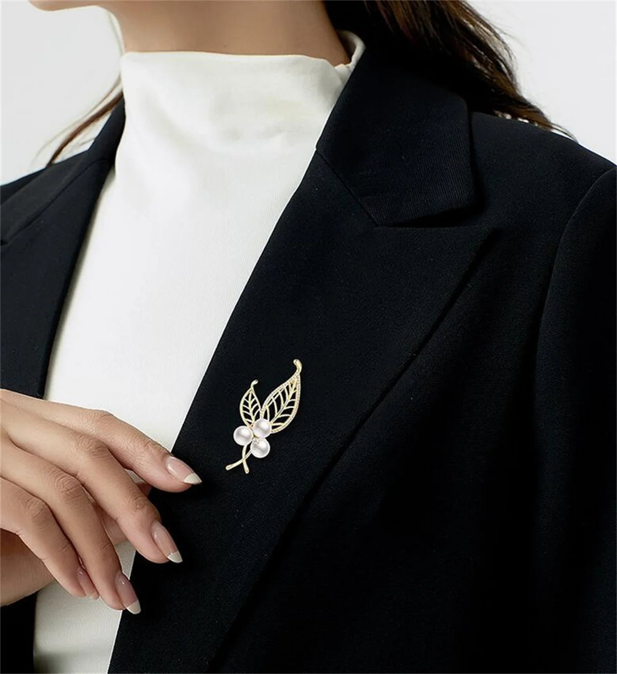 Rinhoo Fashion Imitation Pearl Zircon Tassel Safety Pins For Women Simple Snowflake Flower Brooch Bouquet Clothes Badges Jewelry