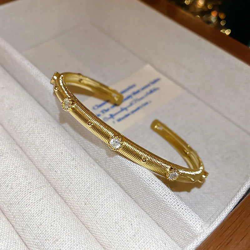 Zircon Retro Bracelet for Women Europe and The United States Light Luxury Temperament Bracelets Fashion New Accessories Gifts