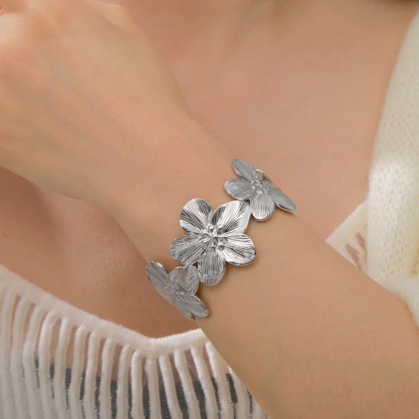 Teamer Fashion Big Flowers Cuff Bracelet for Women Stainless Steel Gold Color Bangle Bohemian Jewelry Wedding Gift