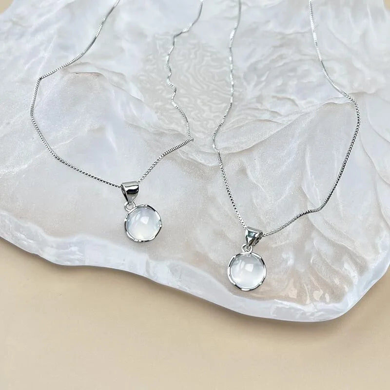 Yerik Fashion Silver Color White Round Moonstone Pendant Necklaces for Women Luxury Temperament Clavicle Chain Necklace Jewelry