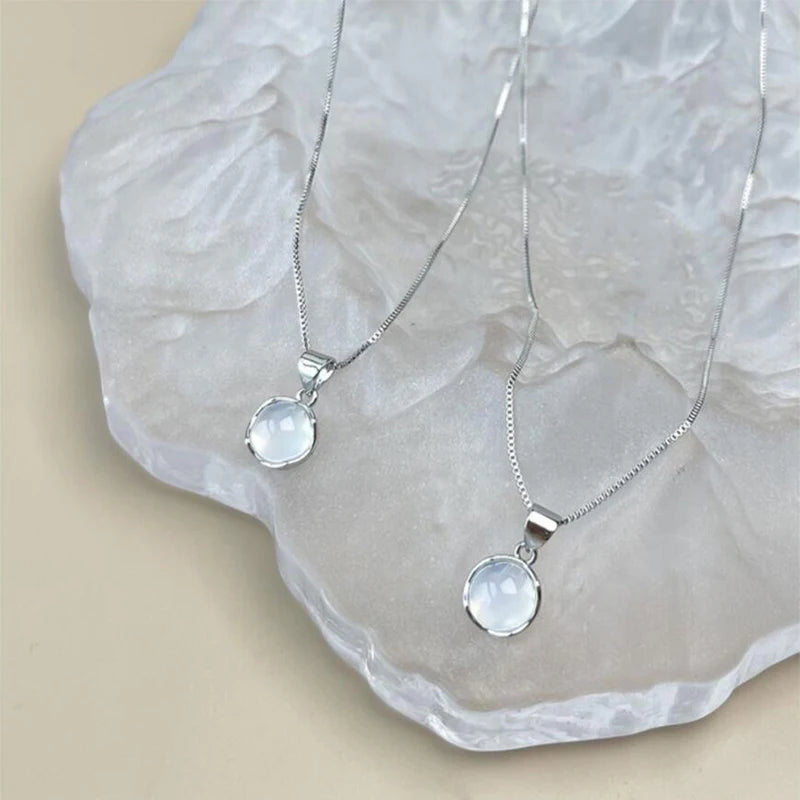 Yerik Fashion Silver Color White Round Moonstone Pendant Necklaces for Women Luxury Temperament Clavicle Chain Necklace Jewelry