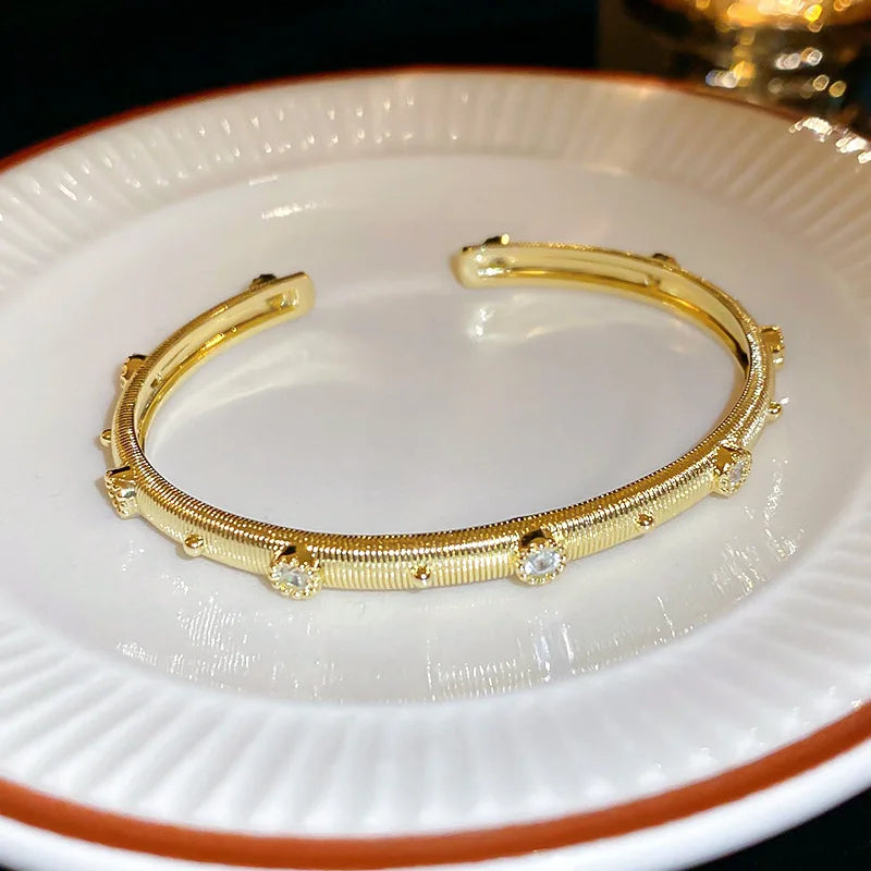 Zircon Retro Bracelet for Women Europe and The United States Light Luxury Temperament Bracelets Fashion New Accessories Gifts